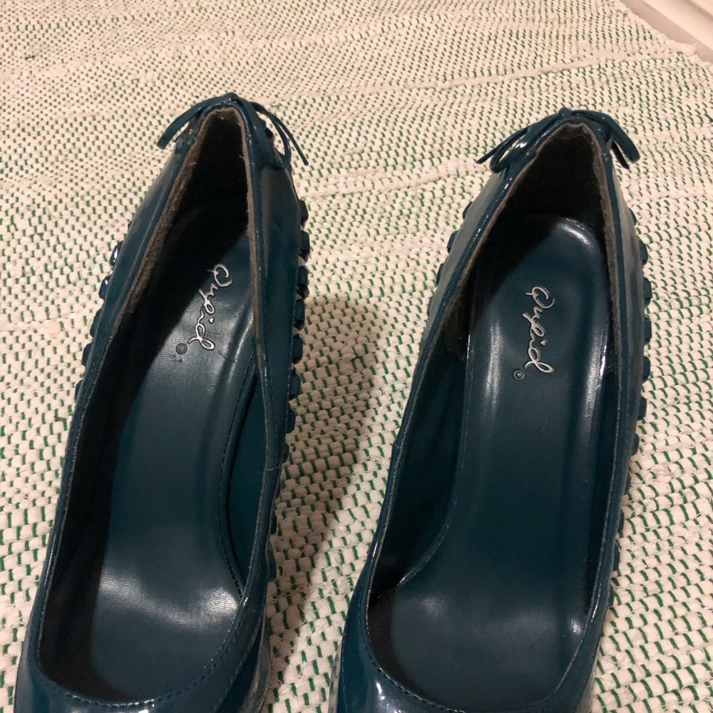 Quipid Teal Pointed Toe Pumps - Picture 2 of 8